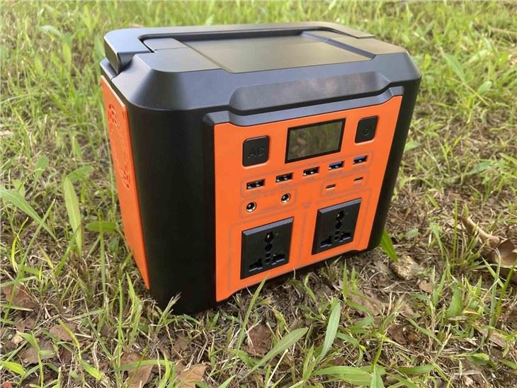 Solar Portable Lithium Generator Power Station 40800mAH 300w With Pure Sine Wave Output