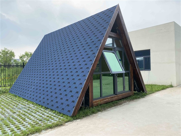 পোর্টেবল ছোট কাঠের ঘর